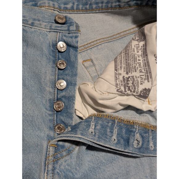 Levi's 501 Button Fly Cutoff Raw Hem Jean Shorts Size 31W Distressed Light Wash - Picture 3 of 5